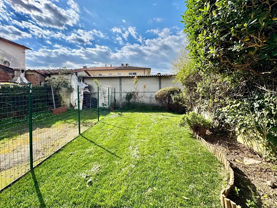 Immagine 22 di Villetta a schiera in vendita  a Lucca