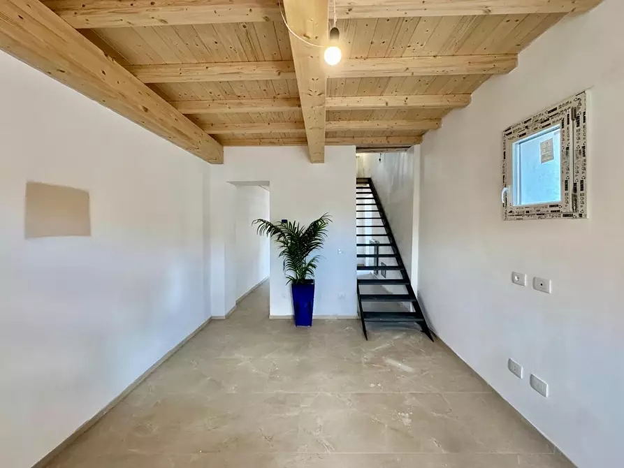 Immagine 2 di Villetta a schiera in vendita  a Lucca