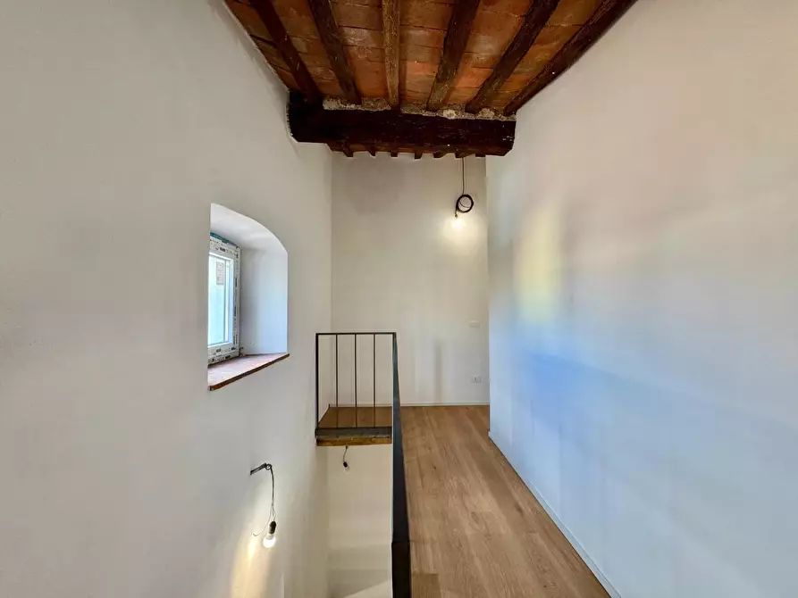 Immagine 9 di Villetta a schiera in vendita  a Lucca