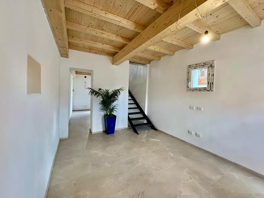 Immagine 3 di Villetta a schiera in vendita  a Lucca