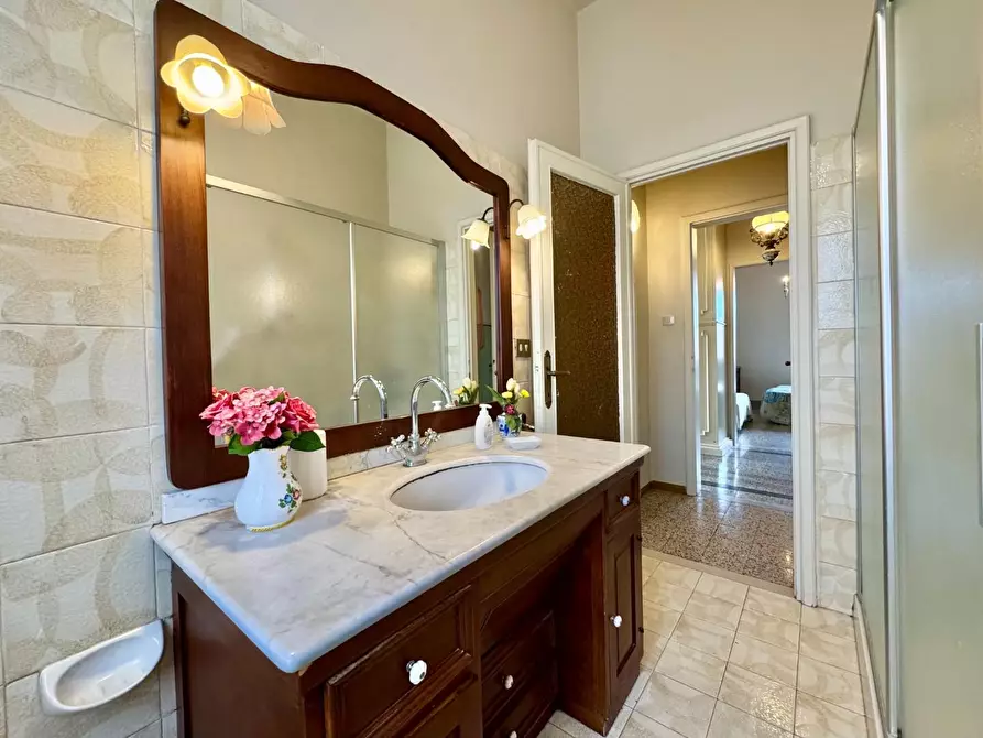 Immagine 16 di Villetta a schiera in vendita  a Lucca