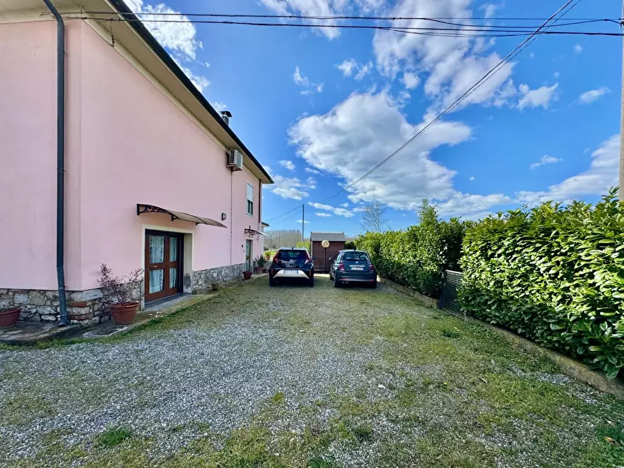 Immagine 27 di Villetta a schiera in vendita  a Lucca
