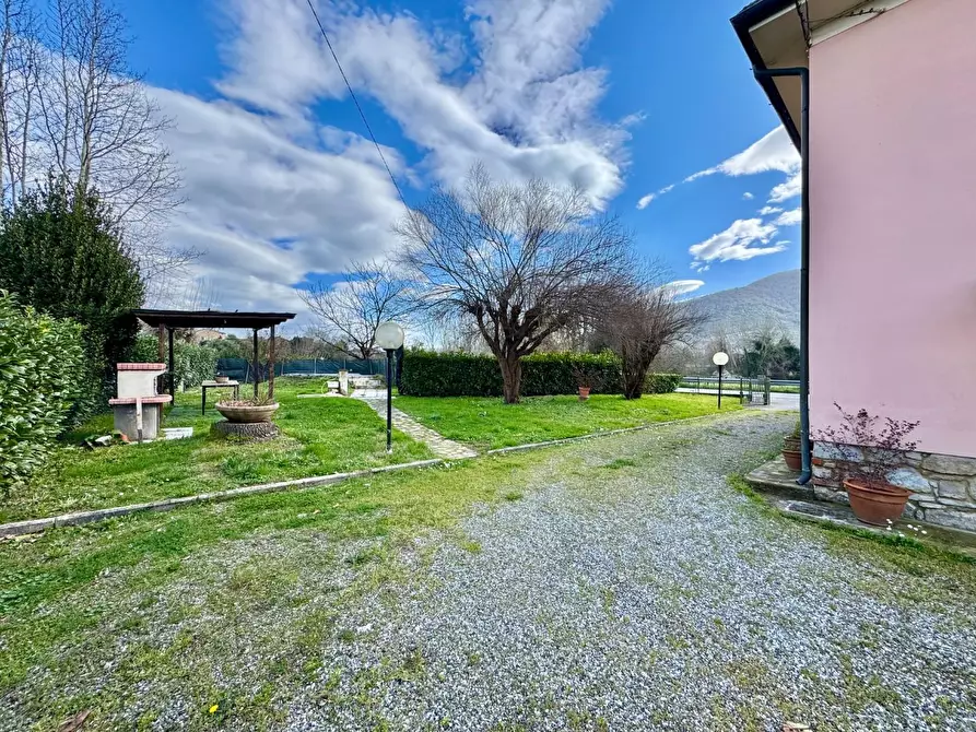 Immagine 25 di Villetta a schiera in vendita  a Lucca