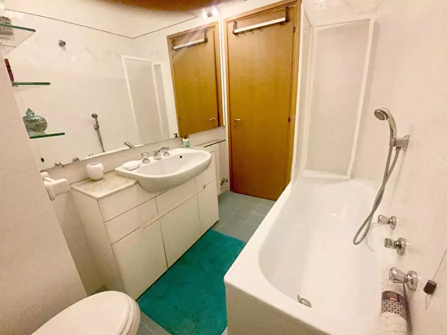 Immagine 34 di Appartamento in affitto  a Viareggio