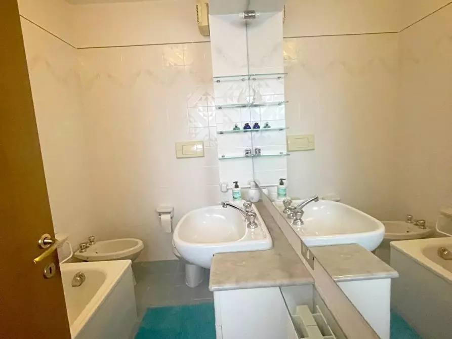 Immagine 30 di Appartamento in affitto  a Viareggio