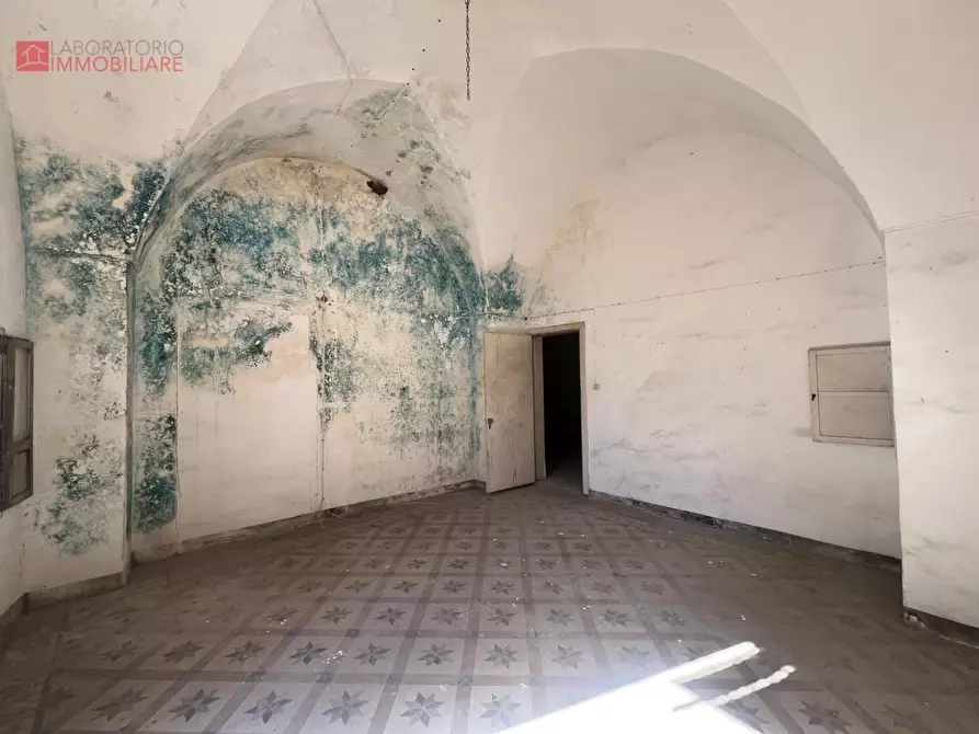 Immagine 25 di Palazzo in vendita  a San Donato Di Lecce