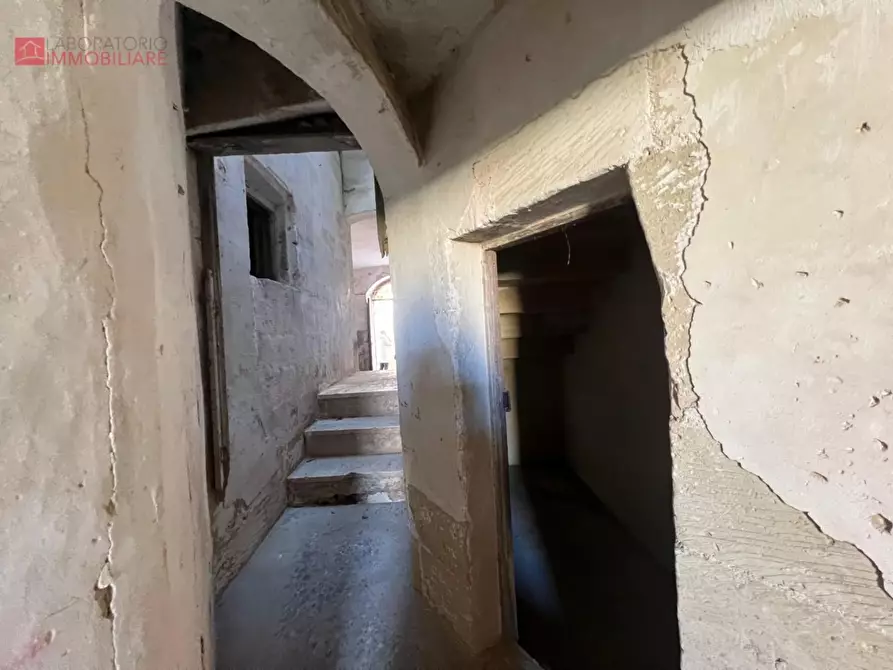 Immagine 32 di Palazzo in vendita  a San Donato Di Lecce