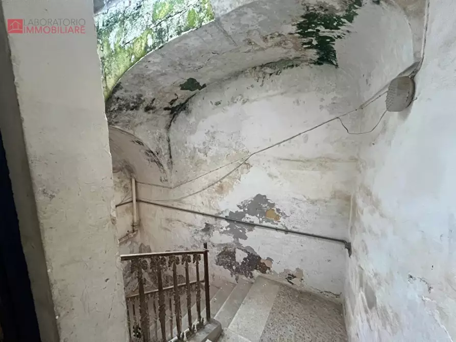 Immagine 43 di Palazzo in vendita  a San Donato Di Lecce