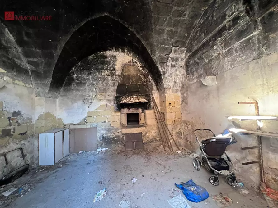 Immagine 13 di Palazzo in vendita  a San Donato Di Lecce