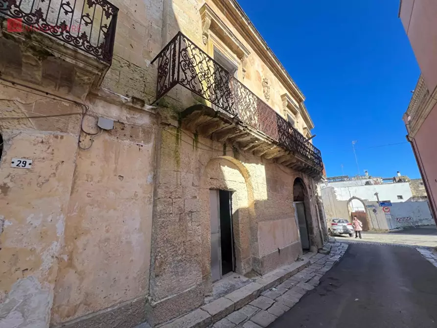 Immagine 33 di Palazzo in vendita  a San Donato Di Lecce