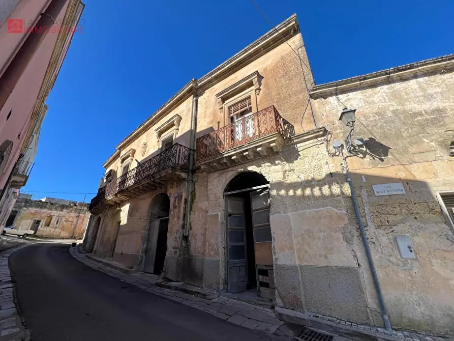 Immagine 45 di Palazzo in vendita  a San Donato Di Lecce