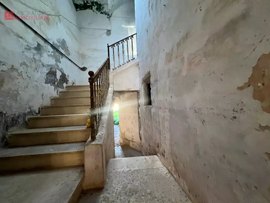 Immagine 17 di Palazzo in vendita  a San Donato Di Lecce