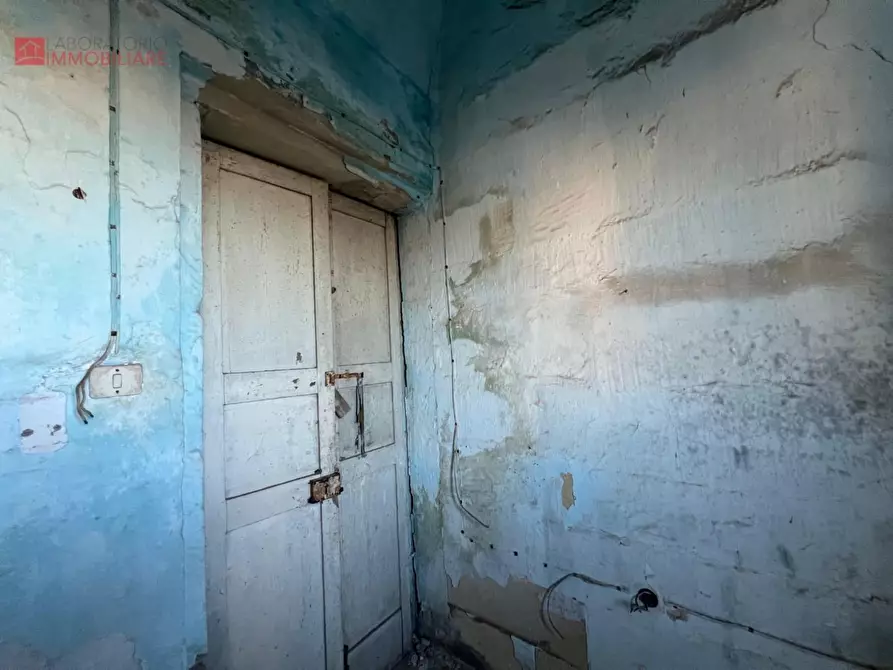Immagine 42 di Palazzo in vendita  a San Donato Di Lecce