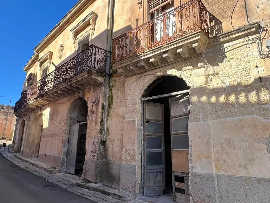 Immagine 14 di Palazzo in vendita  a San Donato Di Lecce