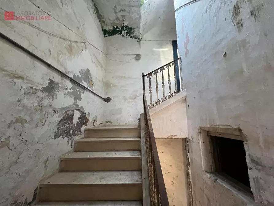 Immagine 50 di Palazzo in vendita  a San Donato Di Lecce