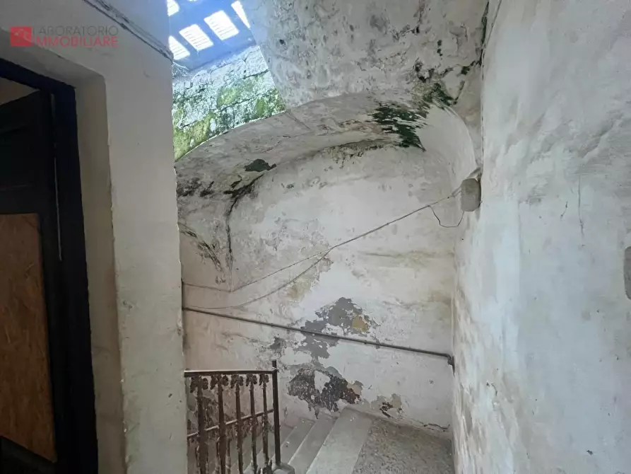 Immagine 40 di Palazzo in vendita  a San Donato Di Lecce