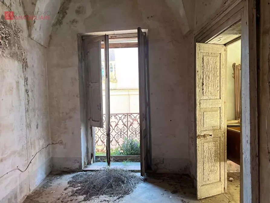 Immagine 11 di Palazzo in vendita  a San Donato Di Lecce