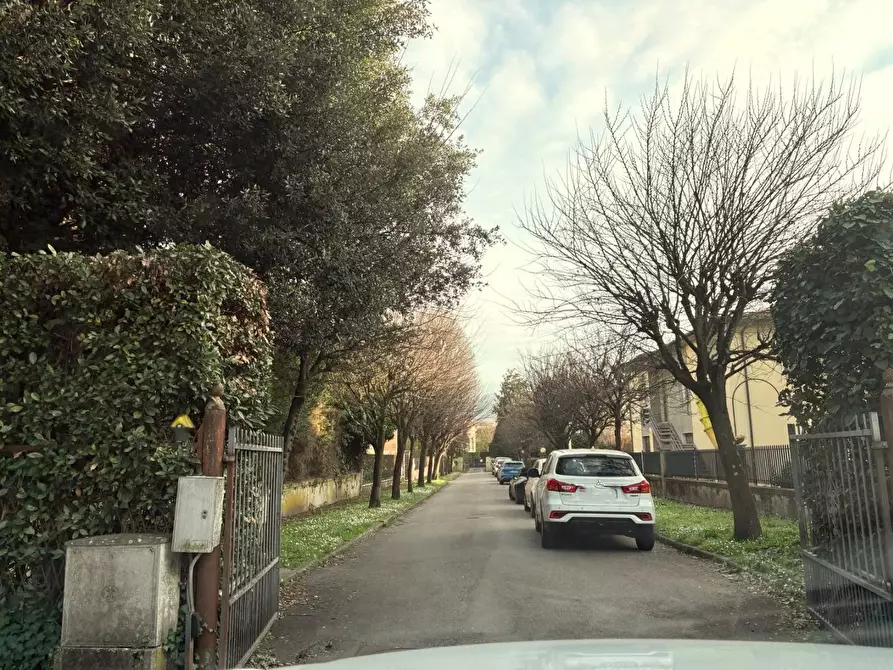 Immagine 6 di Villa in vendita  a Lucca