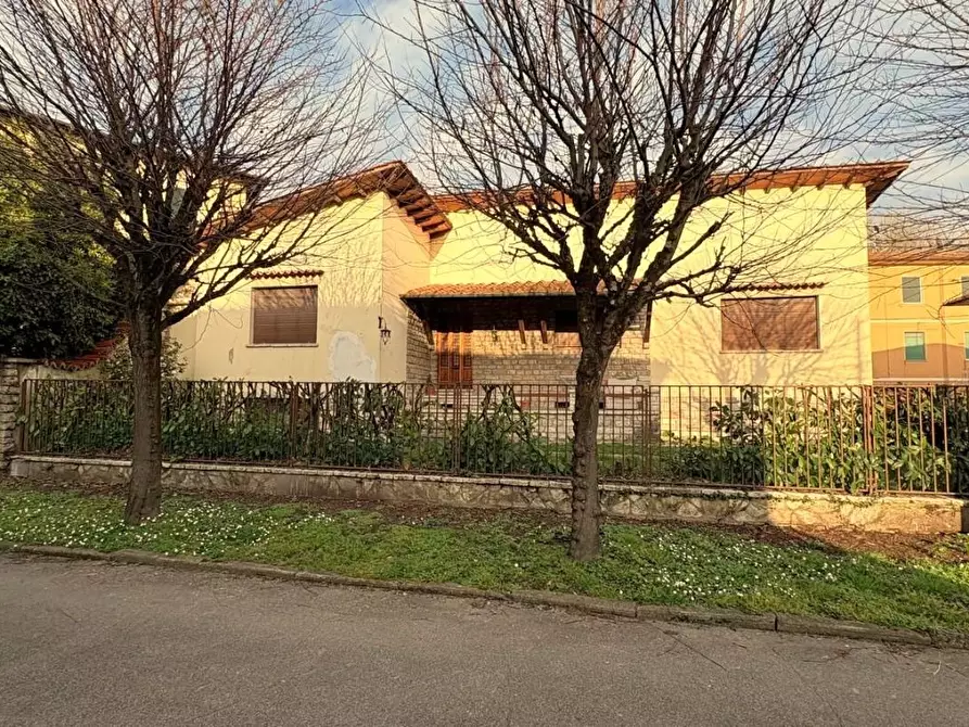 Immagine 7 di Villa in vendita  a Lucca