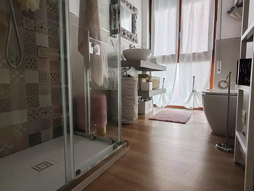 Immagine 17 di Appartamento in vendita  a Massa