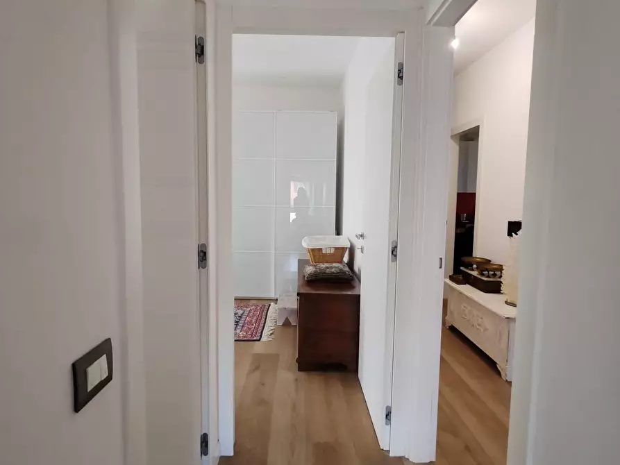 Immagine 11 di Appartamento in vendita  a Massa