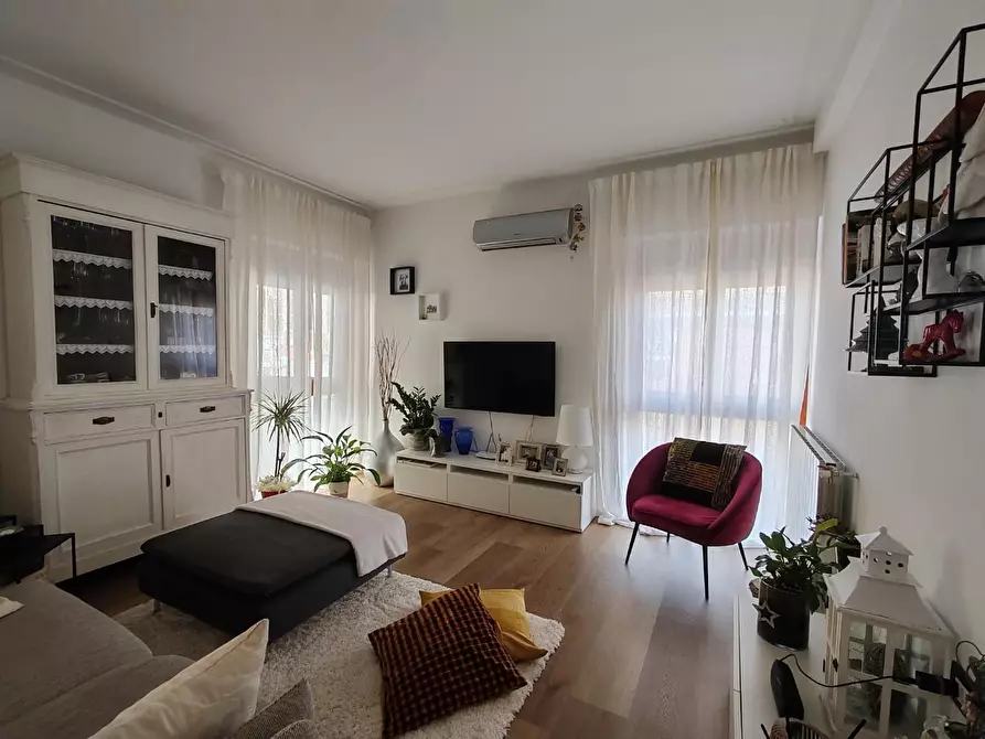 Immagine 1 di Appartamento in vendita  a Massa