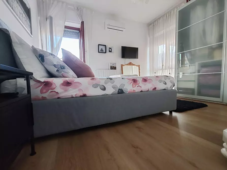 Immagine 14 di Appartamento in vendita  a Massa