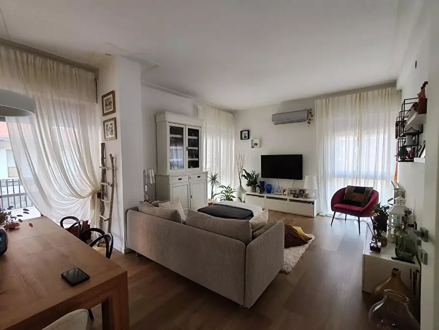 Immagine 2 di Appartamento in vendita  a Massa