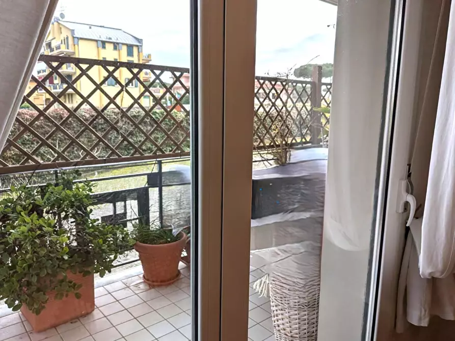 Immagine 14 di Appartamento in vendita  a Montignoso