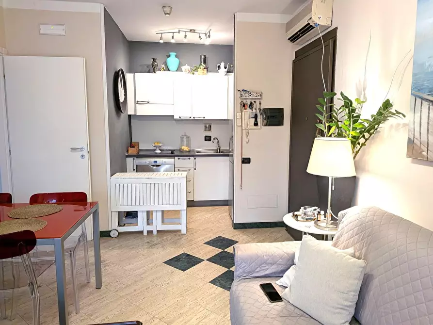 Immagine 4 di Appartamento in vendita  a Montignoso