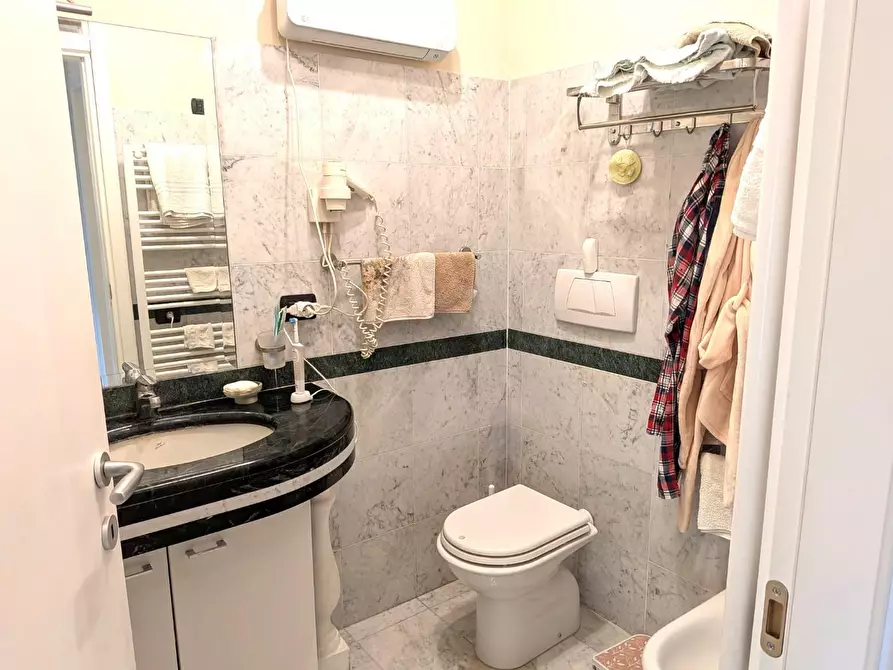 Immagine 20 di Appartamento in vendita  a Montignoso