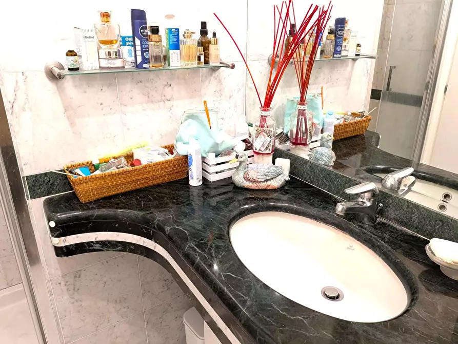 Immagine 19 di Appartamento in vendita  a Montignoso