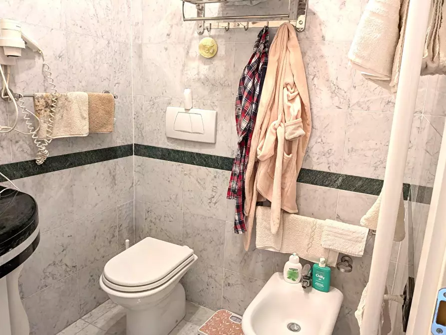 Immagine 21 di Appartamento in vendita  a Montignoso