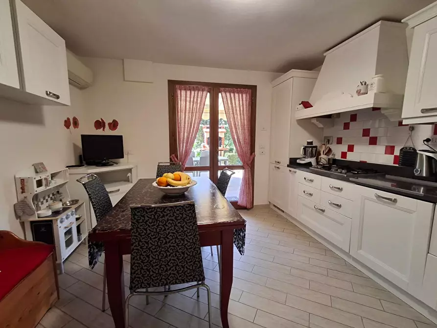 Immagine 12 di Appartamento in vendita  a Capraia E Limite