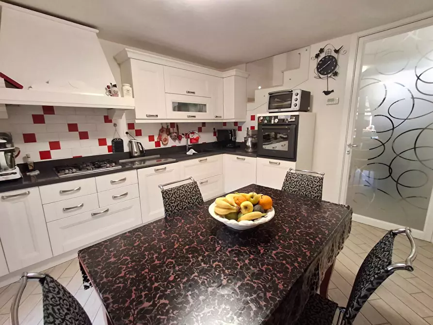 Immagine 14 di Appartamento in vendita  a Capraia E Limite