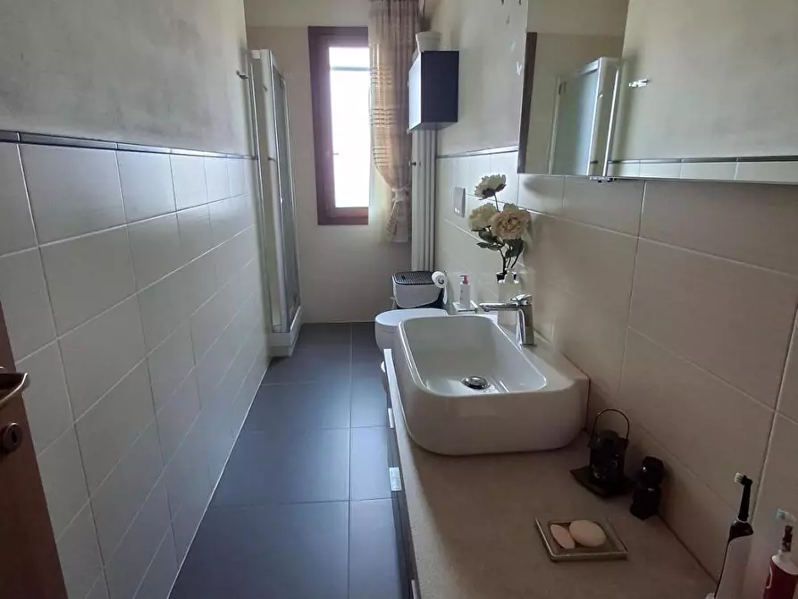 Immagine 4 di Appartamento in vendita  a Capraia E Limite