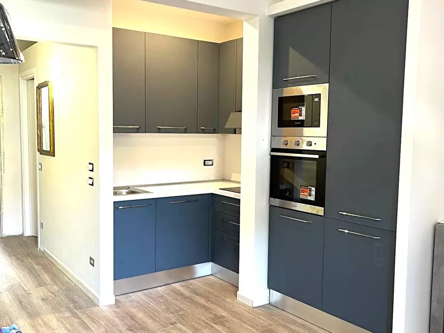 Immagine 4 di Appartamento in vendita  a Viareggio