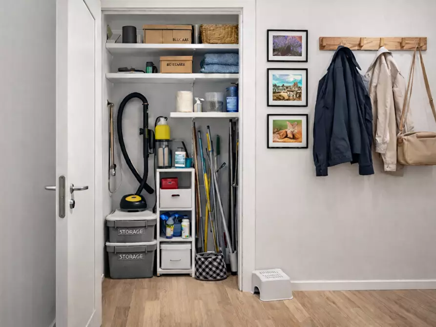 Immagine 6 di Appartamento in vendita  a Lucca