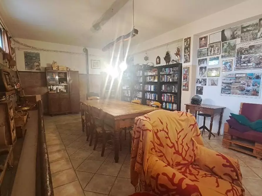 Immagine 47 di Casa colonica in vendita  a Pontedera