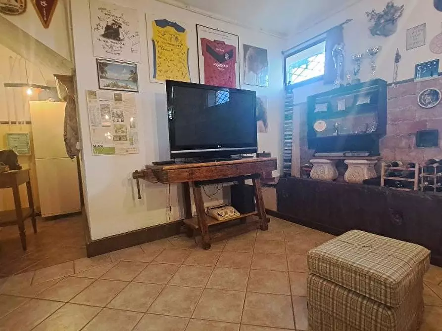 Immagine 45 di Casa colonica in vendita  a Pontedera