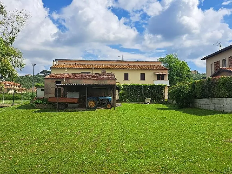 Immagine 59 di Casa colonica in vendita  a Pontedera