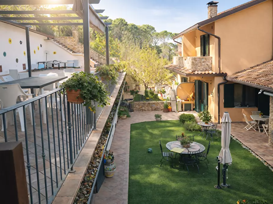 Immagine 6 di Casa bifamiliare in vendita  a Collesalvetti