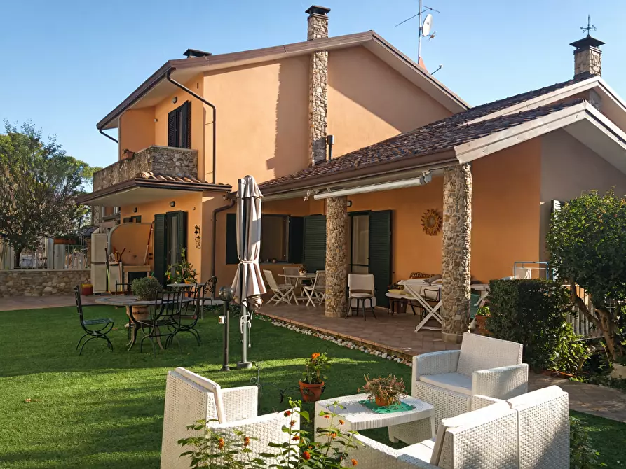 Immagine 1 di Casa bifamiliare in vendita  a Collesalvetti