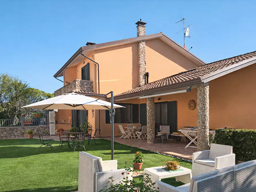 Immagine 1 di Casa bifamiliare in vendita  a Collesalvetti