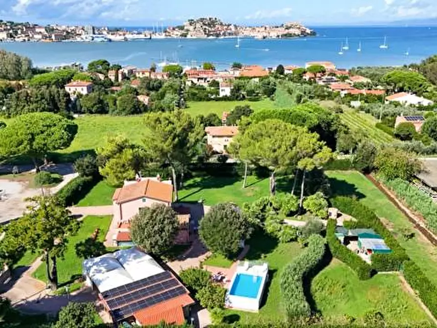 Immagine 37 di Villa in vendita  a Portoferraio