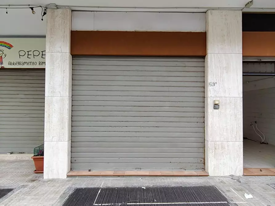 Immagine 5 di Locale commerciale in vendita  a Lecce