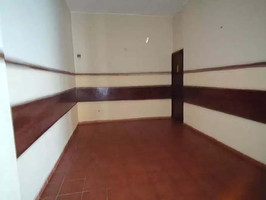 Immagine 9 di Locale commerciale in vendita  a Lecce