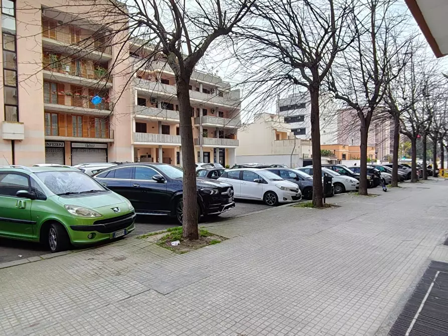 Immagine 2 di Locale commerciale in vendita  a Lecce