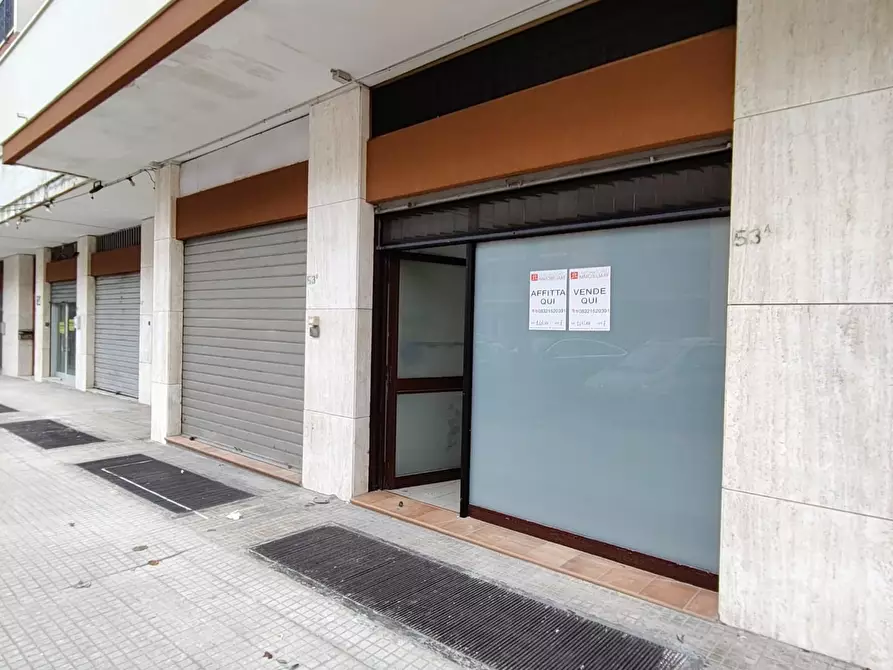 Immagine 1 di Locale commerciale in vendita  a Lecce
