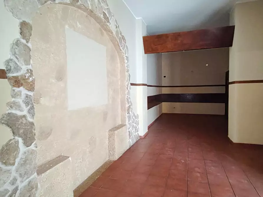 Immagine 6 di Locale commerciale in vendita  a Lecce